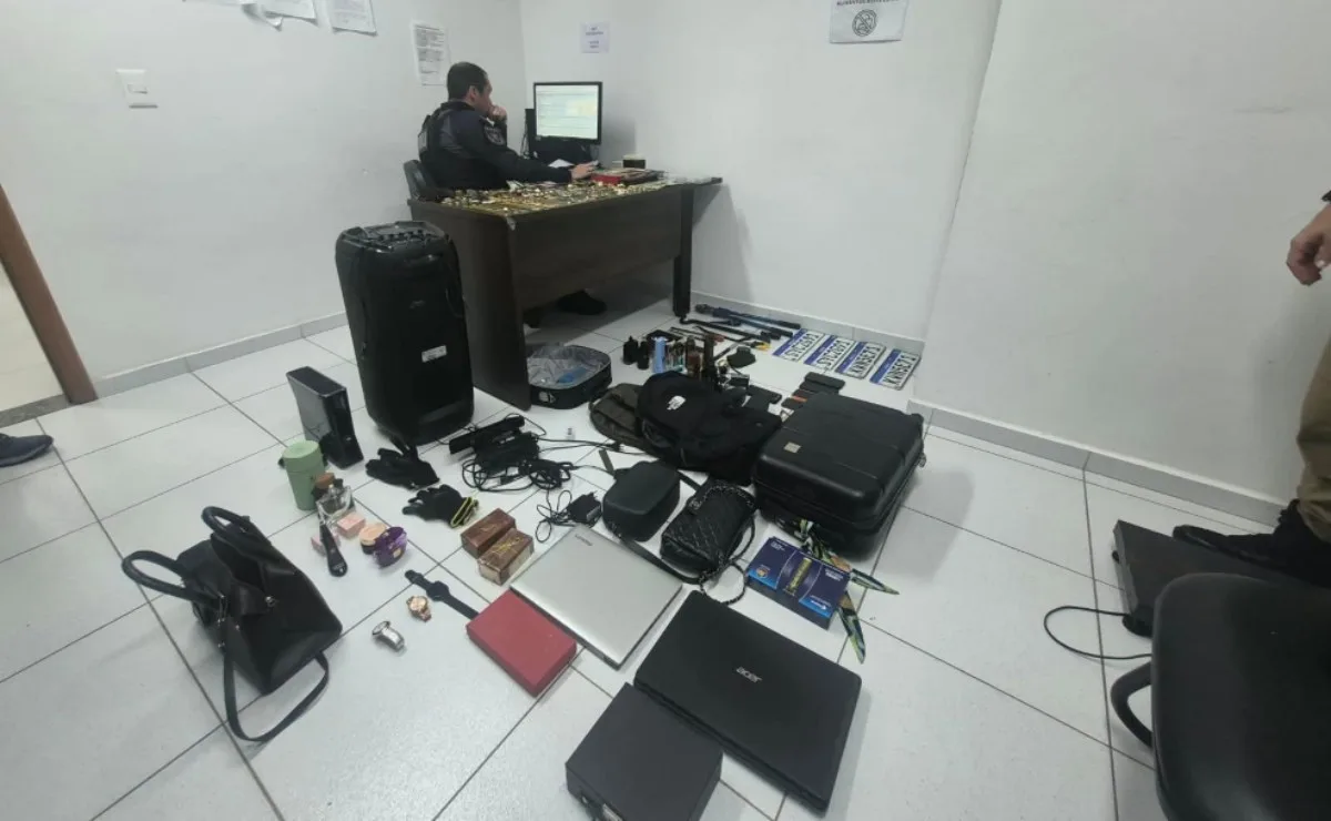 Trio especializado em assaltos a residências é preso após invadir casa em bairro nobre de Curitiba e fazer jovem de refém