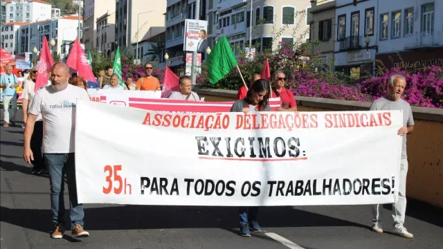 Dezenas manifestam-se no Funchal contra aumento do custo de vida