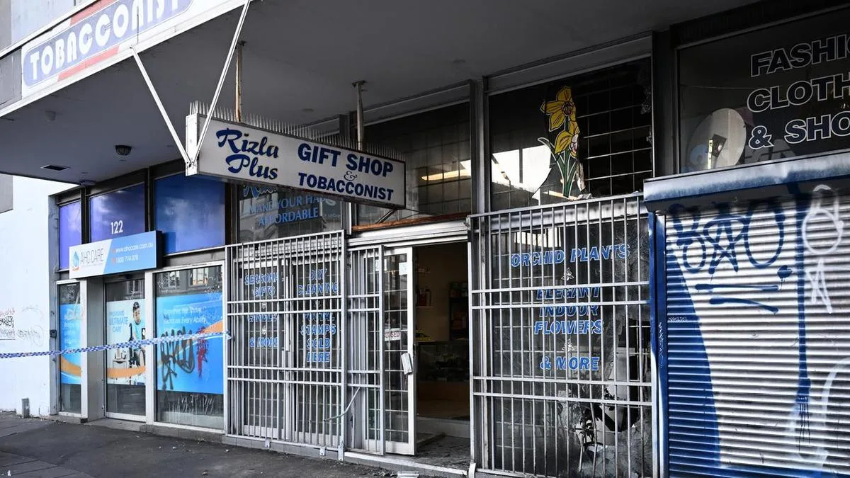 One Nation vows to bring back cheaper legal cigarettes