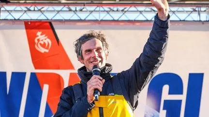 Hommage à Charlie Dalin : suivez la cérémonie exceptionnelle à Concarneau