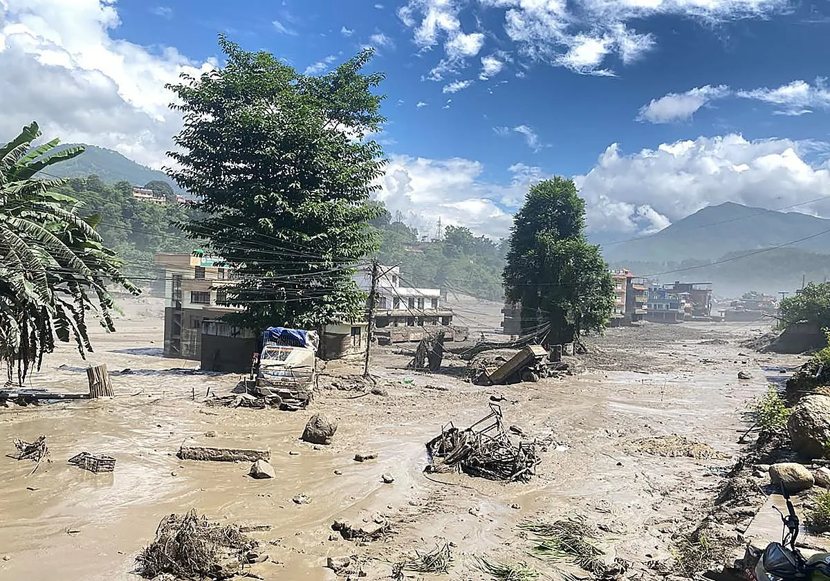 Riada en Nepal, en directo: muertos, españoles desaparecidos y última hora de las víctimas por la inundación masiva hoy