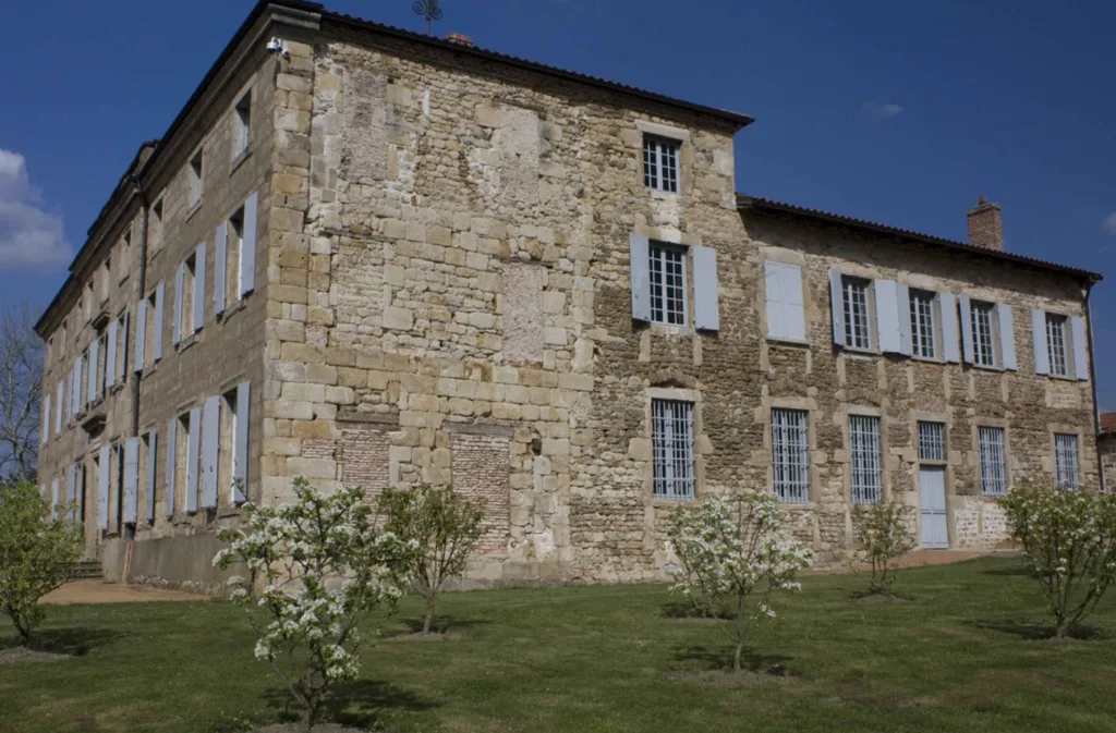 Francia cobró impuestos por cada puerta y ventana durante 126 años: el resultado transformó las casas de modo que aún hoy es visible