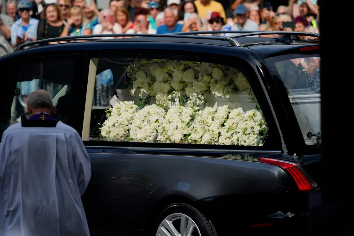Bonnie Tyler funeral LIVE: Famous friends and fans to honour Total Eclipse of the Heart singer