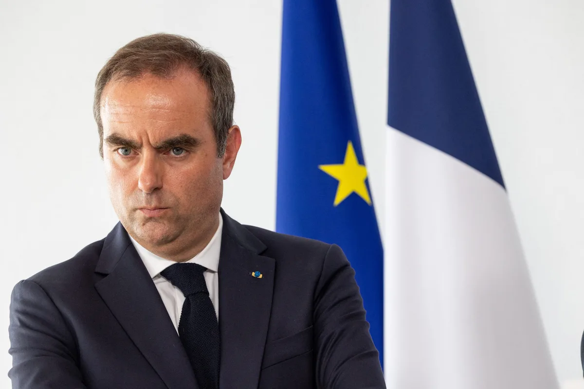 En visite à Mayotte, Sébastien Lecornu promet des mesures contre l'immigration clandestine