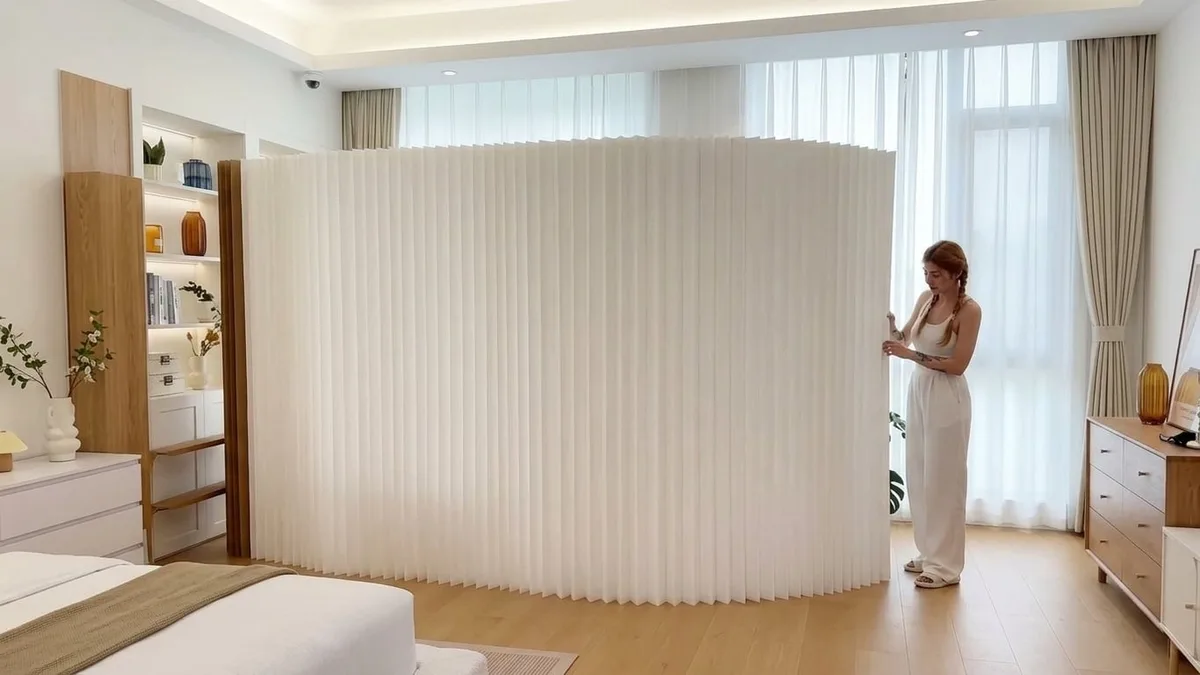 Adiós al mueble divisorio: el nuevo biombo furor en redes que se arma, desarma y guarda en 1 minuto