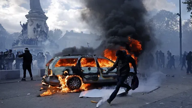 Manifestantes provocam incêndios e danificam edifícios em cidades francesas