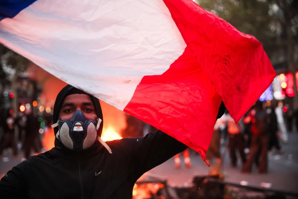 Au coeur de cortèges tricolores : "Nous les gauchistes, on doit se réapproprier le drapeau français"