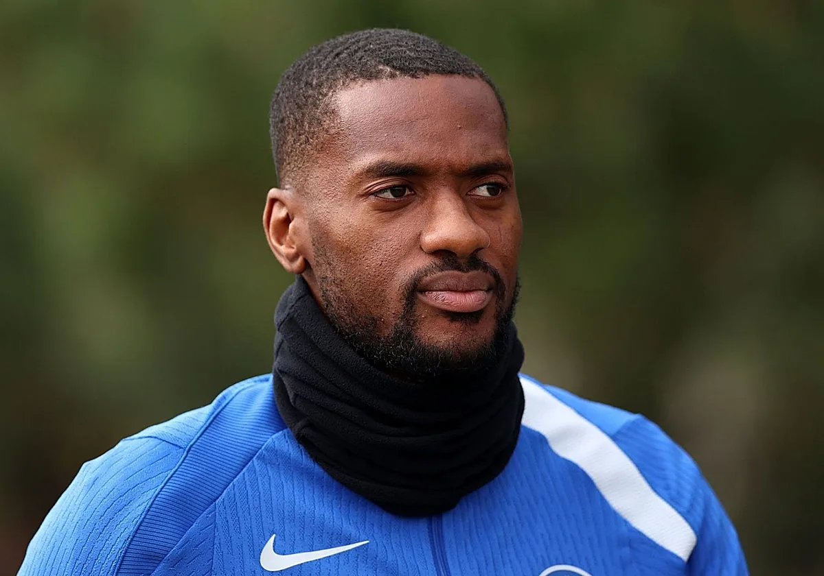 Tosin Adarabioyo, otra opción para el centro de la defensa por si sale Marcao