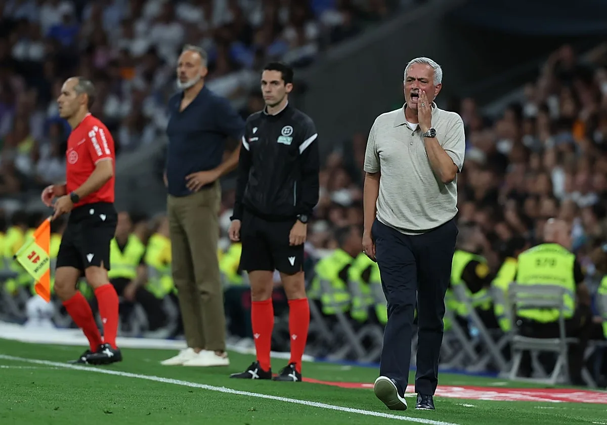 El Santiago Bernabéu demuestra su mourinhismo en el regreso de Mou