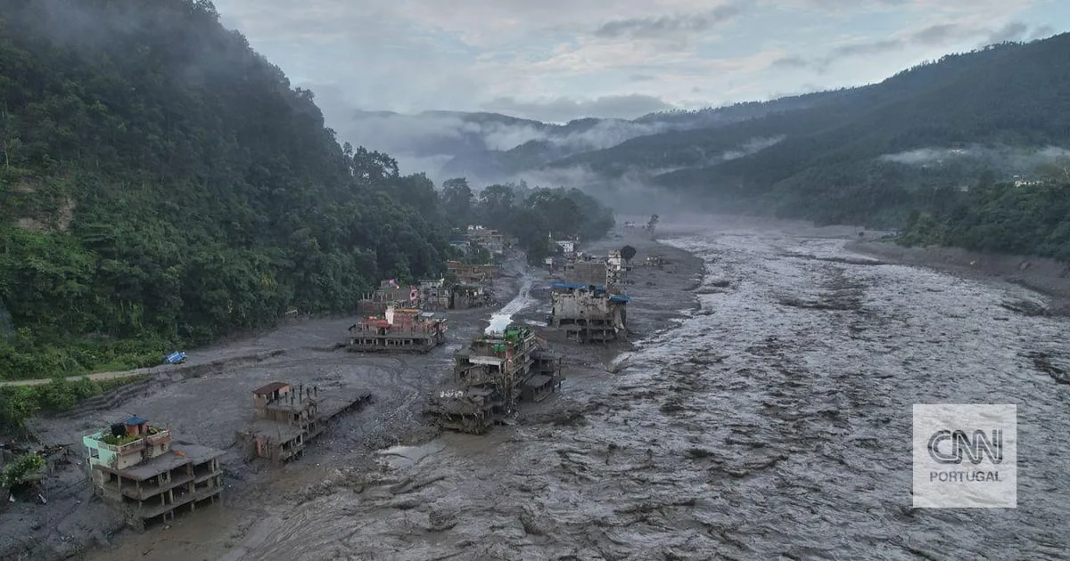 Nepal: desaparecidos disparam para mais de 5.600 e mortos sobem para 1.280