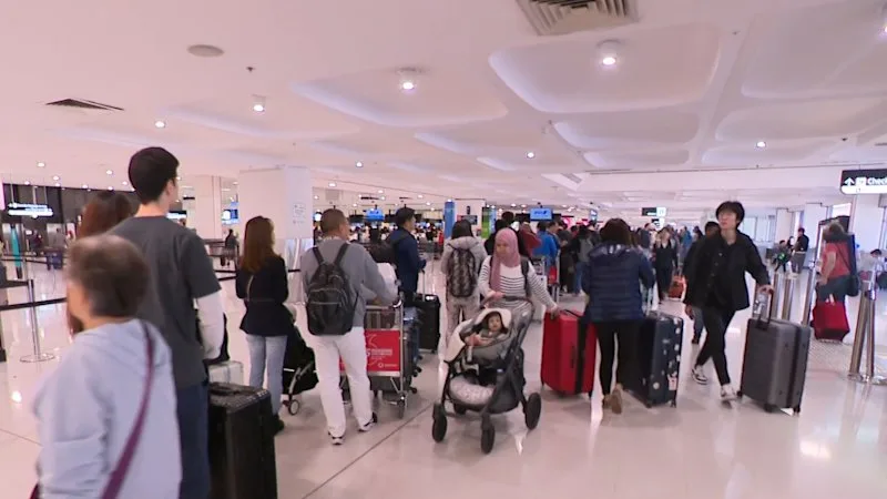Sydney airport security workers strike