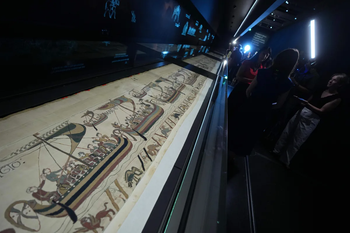 La tapisserie de Bayeux abîmée : fallait-il la faire voyager jusqu'à Londres ?