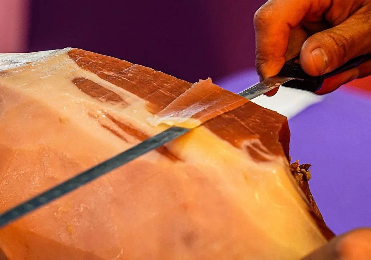 Polémica en Italia por la supresión de la carne de cerdo en menús escolares y la inclusión de cuscús y pollo al curri