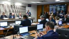 Fim da escala 6x1 é aprovado em comissão e avança no Senado