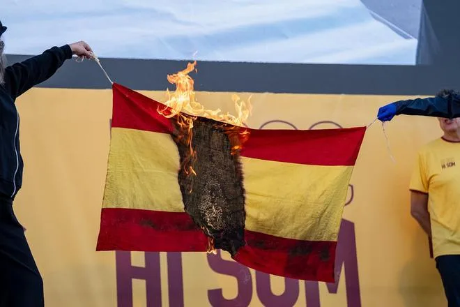La ANC asegura que la quema de una bandera española en el acto de la Diada no estaba "planificada"