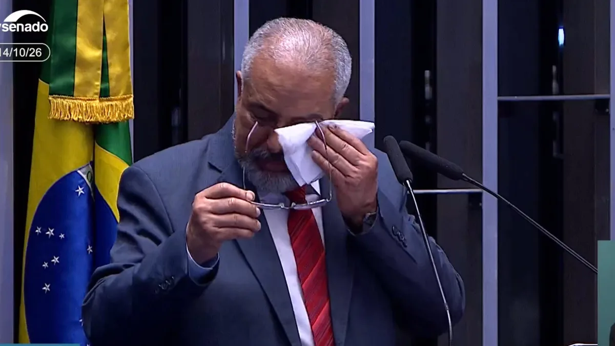 Senador do RS que propôs mudança de escala na Constituição de 88 chora com aprovação do fim da 6x1