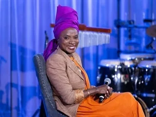 Qui est Angélique Kidjo, première musicienne africaine à avoir son étoile sur le Hollywood Walk of Fame ?