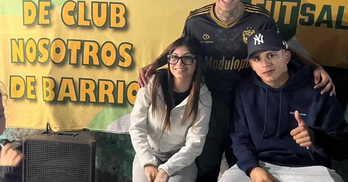 El gran gesto de Leo Flores: participó de una olla popular en Monte Chingolo