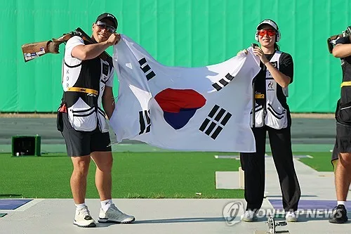 [아시안게임] 12년 만의 스키트 단체전 메달…장국희·이종준 '만점 호흡'