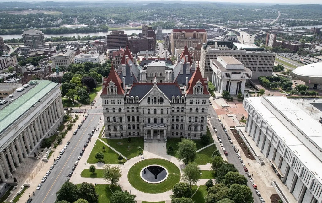 El FBI arresta a una mujer por planear un ataque con bomba en el Capitolio de Nueva York en nombre del Estado Islámico
