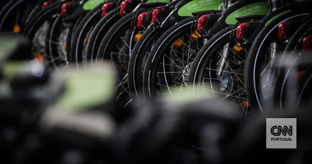 Carlos Moedas promete "apostar mais" nas bicicletas Gira após suspensão de trotinetes partilhadas