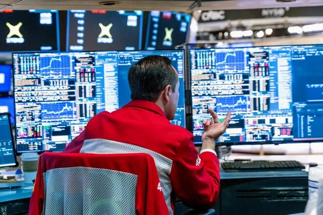 Comment la hausse des taux accélère la prédation du capital sur l’État