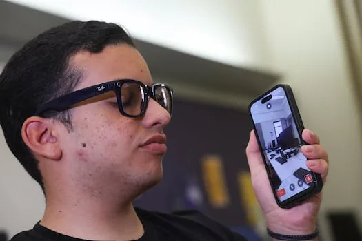 Blind Egyptian entrepreneur’s AI app helps others ‘see’ the world