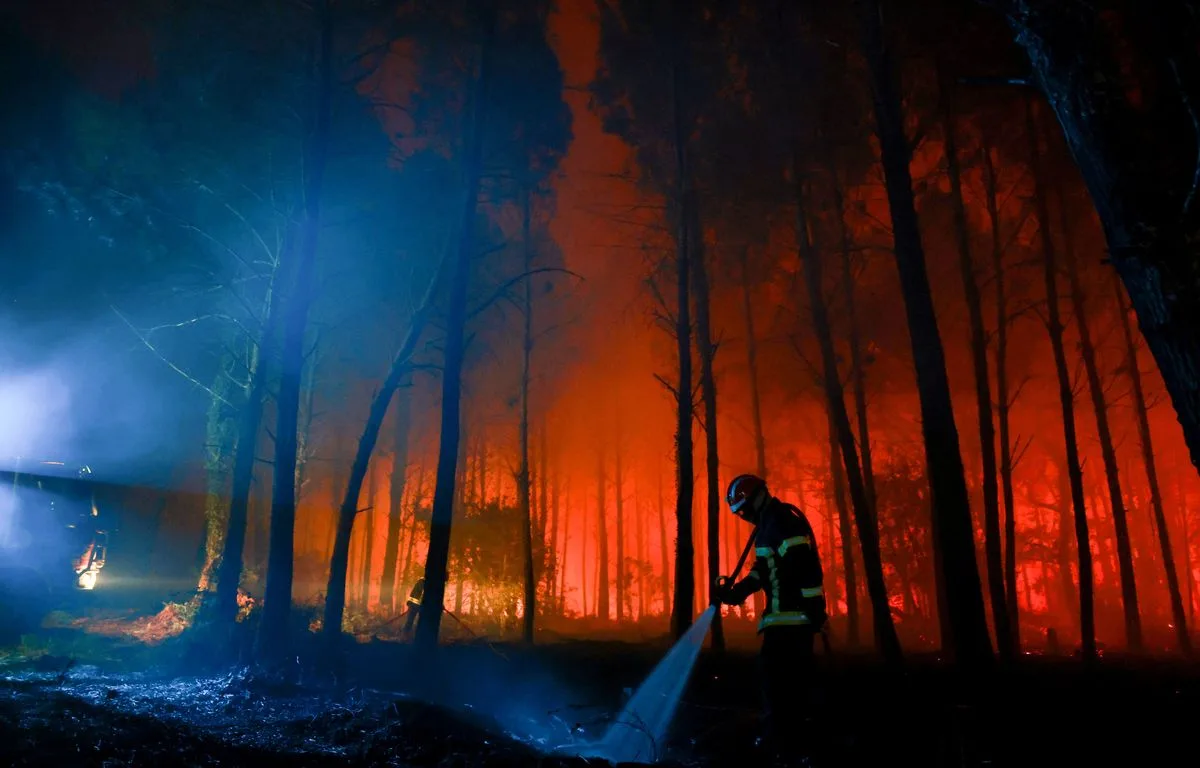 L’info du midi en 2 minutes : Les incendies reprennent, les impôts ont été piratés et c’est la fête pour Disney