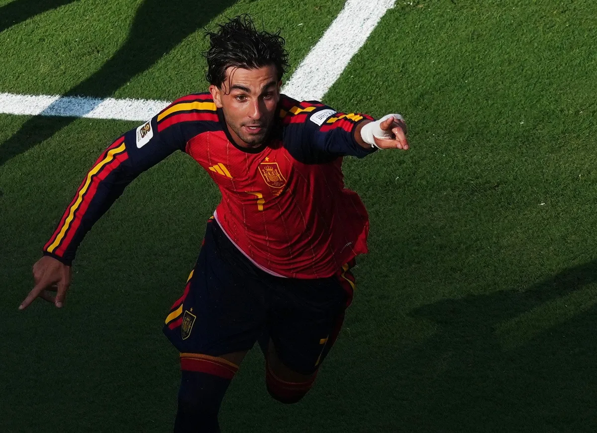 PSG acerta contratação de Ferran Torres, do Barcelona, por R$ 300 milhões, diz jornal
