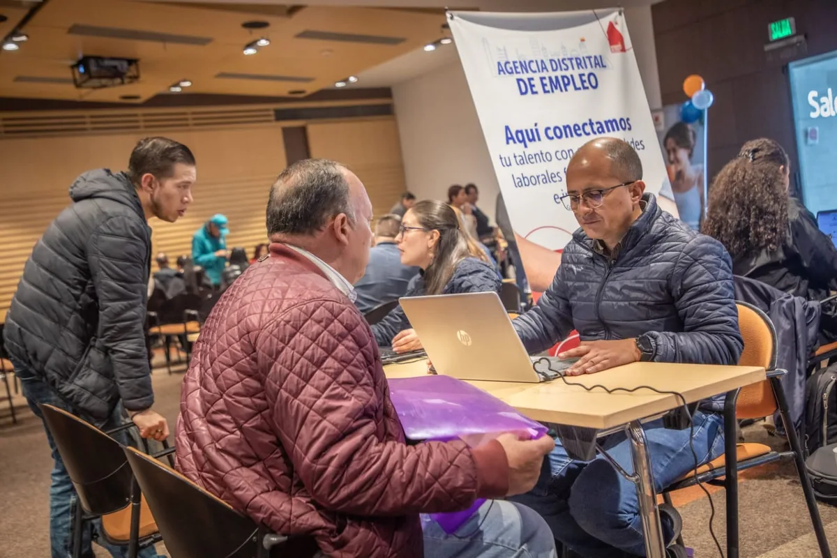 Una feria laboral con más de 18.000 vacantes realiza la Alcaldía de Bogotá este jueves 15 de octubre: así puede participar