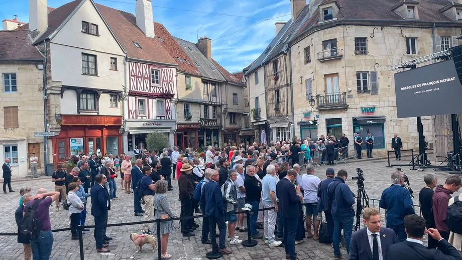 DIRECT - Mort de François Patriat : suivez les obsèques à Semur-en-Auxois, en présence d'Emmanuel Macron