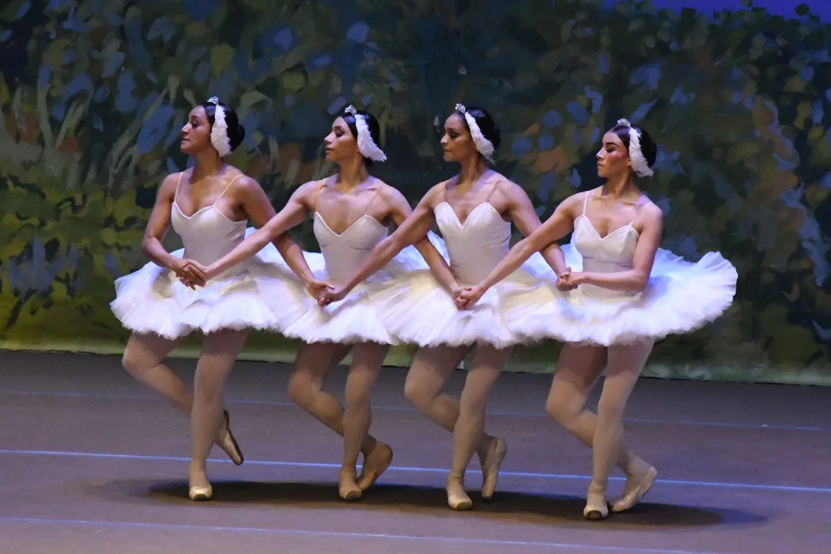 Una presentación única: Imágenes del Ballet Nacional de Guatemala interpretando “El Lago de los Cisnes”