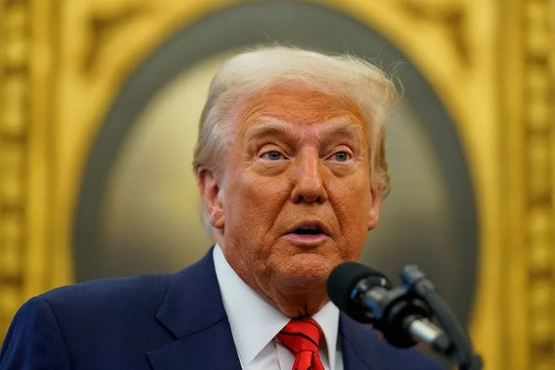 La administración de Trump ordena a universidades restringir permisos de trabajo para estudiantes internacionales