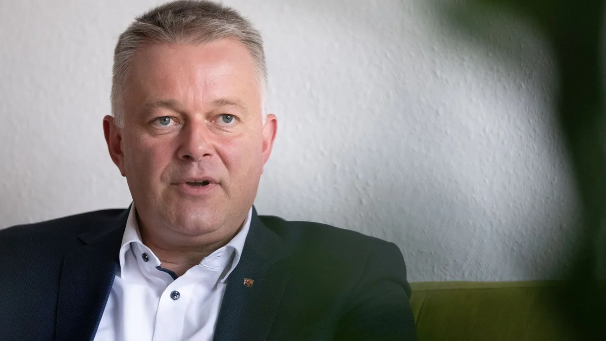 Ministerpräsident: Schnieder: Schweitzer bringt Rentenreform auf den Weg