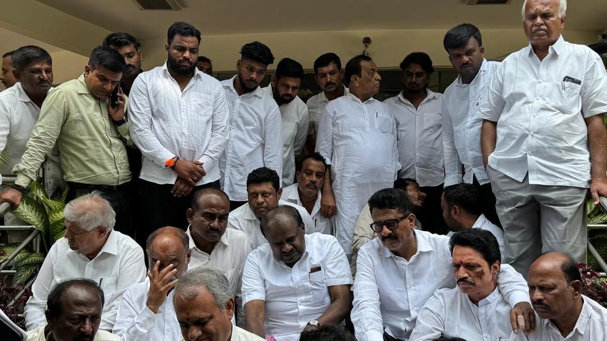 ‘Sting operation’: H.D. Kumaraswamy reaches Bengaluru Police Commissioner’s office, dares police to commence probe from him