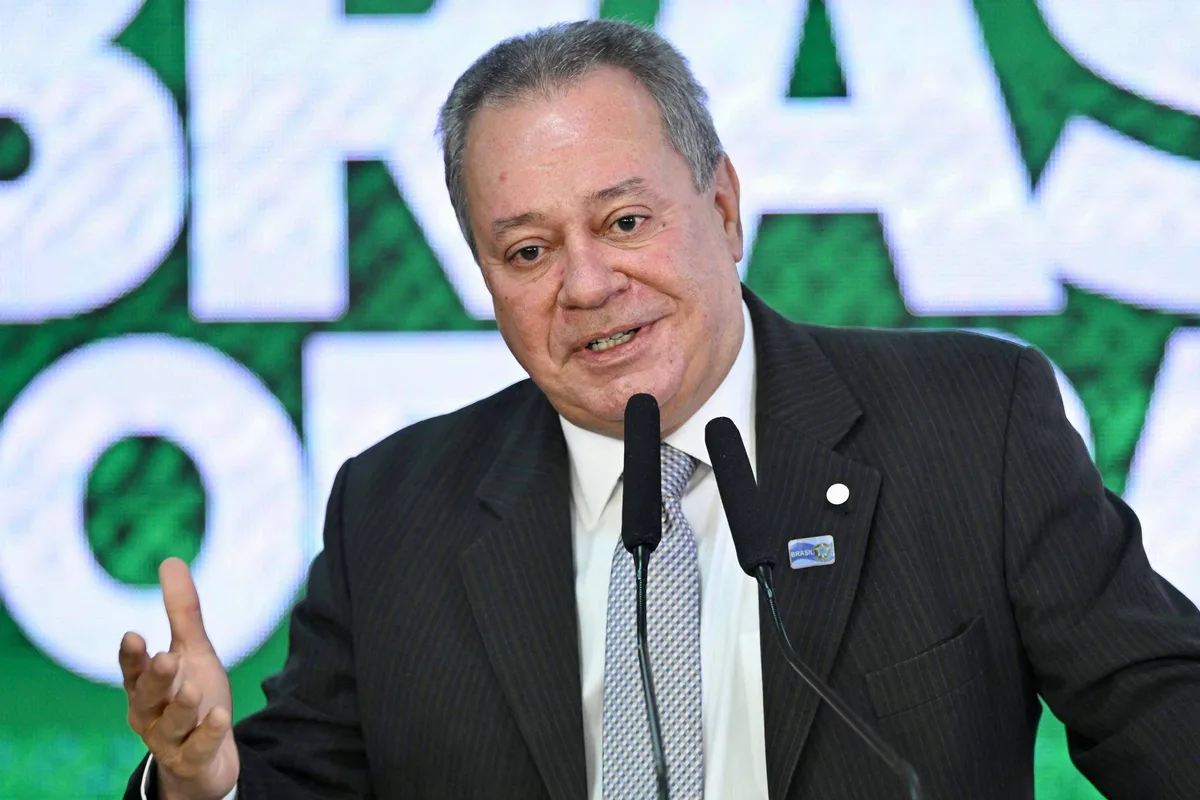 Presidente da CNI elogia conversa entre Lula e Trump e pede solução técnica para tarifaço