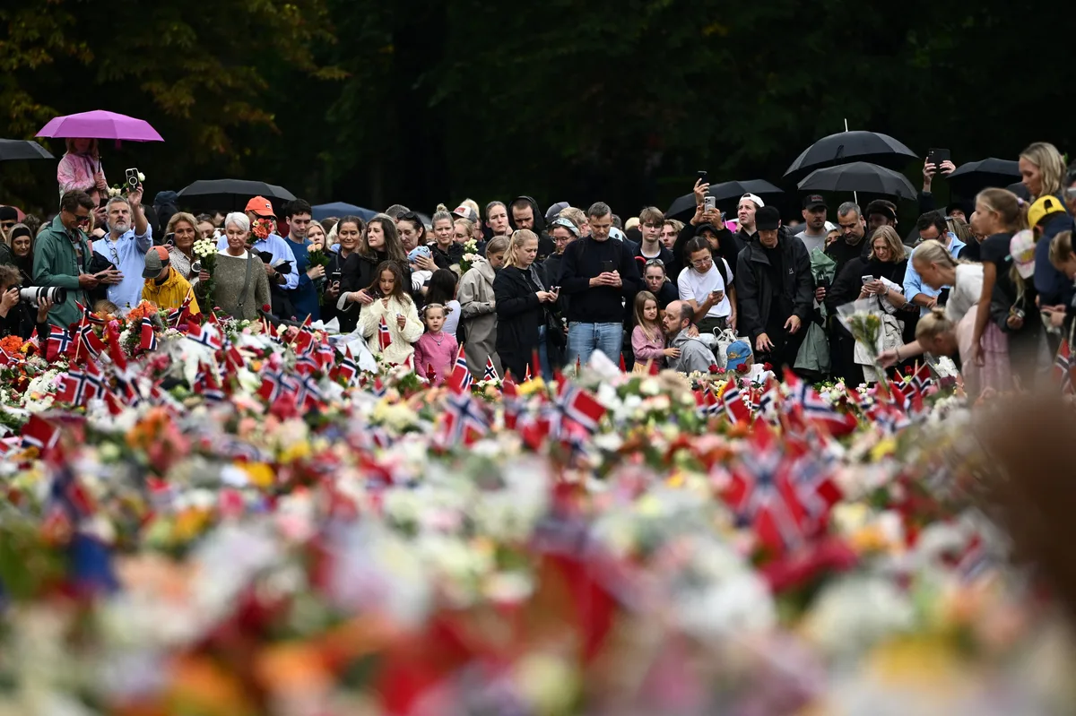 Flores y condolencias: así despide Noruega al rey Harald, en imágenes