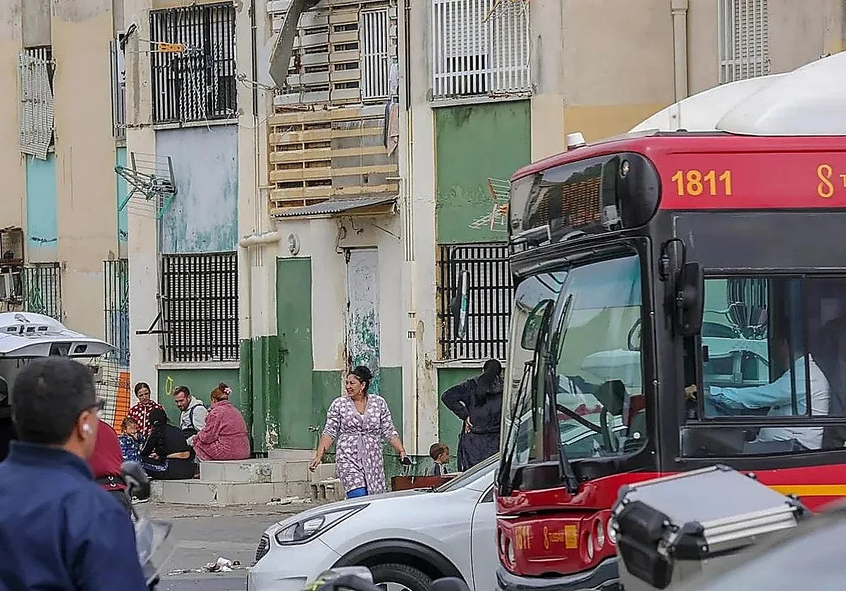 El Ayuntamiento urge al Gobierno una reunión por las Tres Mil tras un nuevo apedreamiento a un autobús