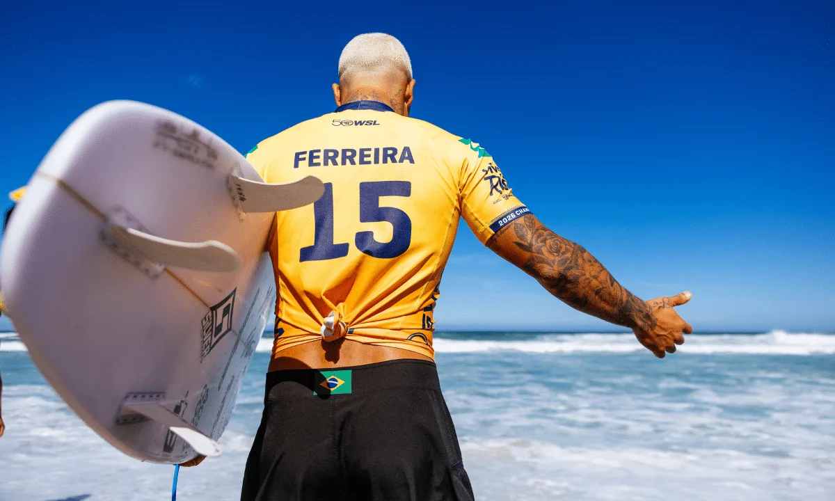 Fioravanti cai em Teahupo’o e Italo Ferreira recupera a lycra amarela