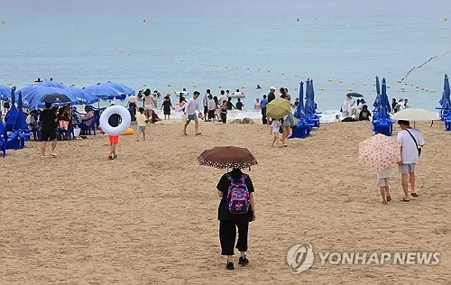 제주 무덥고 곳곳 소나기…예상 강수량 5∼30㎜