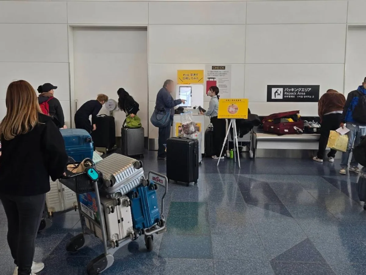 Get more room in your luggage with new clothing compression machines at Haneda and Narita airports