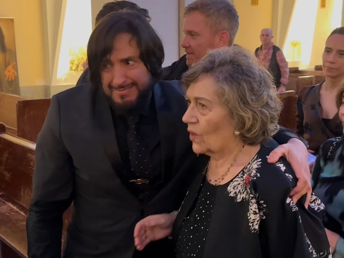 Rafael Amargo y su madre, Antonia, unidos en un emotivo abrazo tras la muerte de su padre