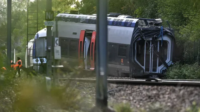 "Barra de ferro de 300 kg" pode ter causado descarrilamento em França