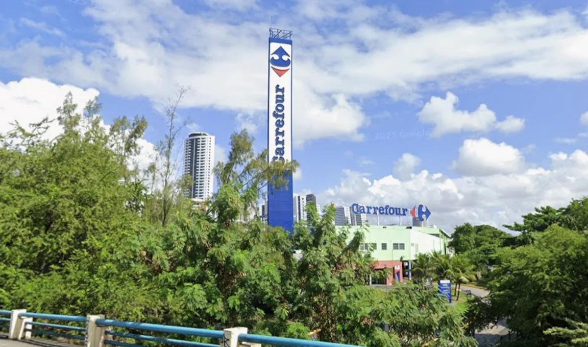 Carrefour é condenado a indenizar funcionária que urinou na roupa ao ser impedida de ir ao banheiro