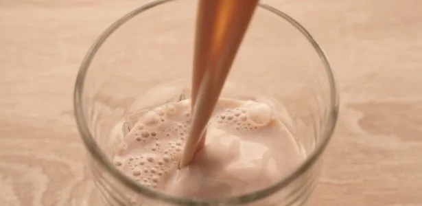 Composição de bebidas vegetais influencia proliferação de bactérias, revela estudo