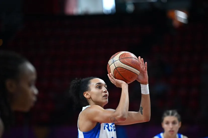 Première grande compétition pour Carla Leite, Leïla Lacan libérée dès jeudi : les Bleues avec leurs cadres de WNBA à la Coupe du monde