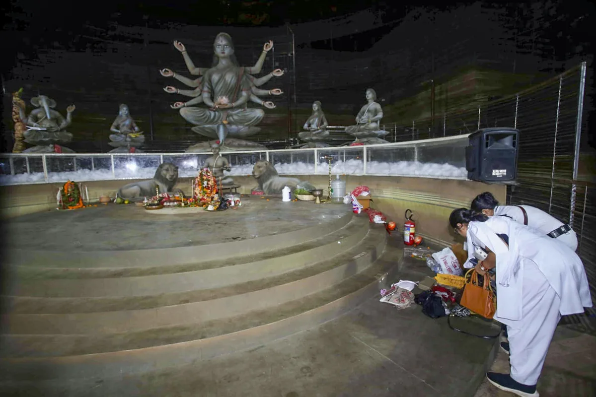 Kolkata Durga Puja stampede: Eyewitnesses flag lapses, police probe begins