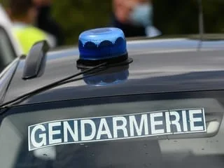 Pris en photo à leur insu dans les douches d’un camping du golfe du Morbihan, les vacanciers alertent les gendarmes