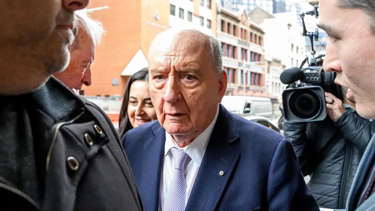 Alan Jones accuser sent lewd text to 'curry favour'