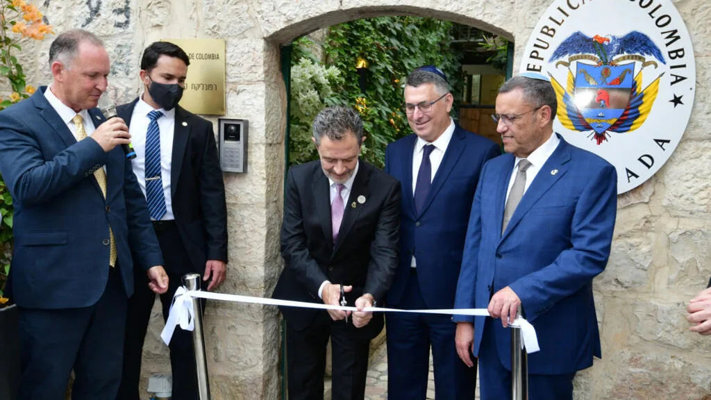 Colômbia abre embaixada em Jerusalém sob governo de extrema direita aliado de Donald Trump